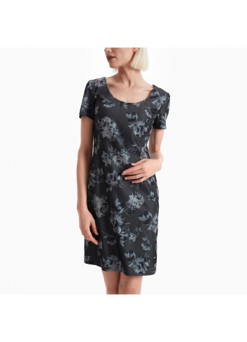 Sukienka w okrągły dekolt