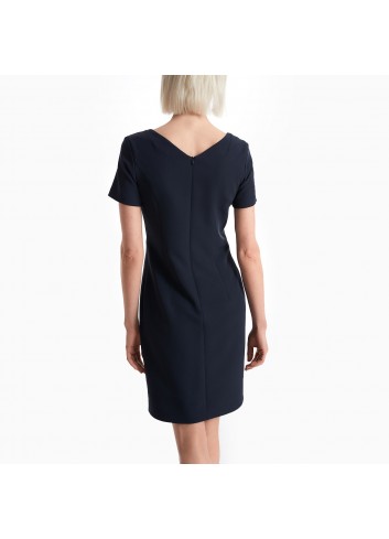 Sukienka w okrągły dekolt