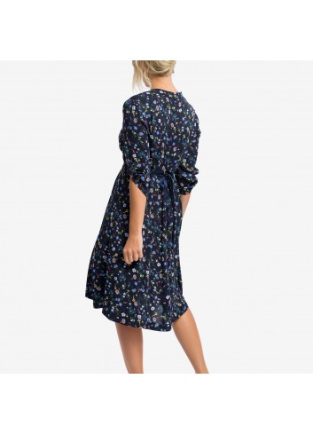 Sukienka wiązana w pasie