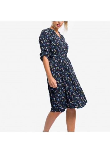 Sukienka wiązana w pasie